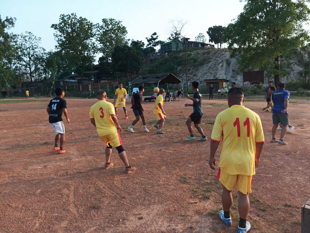 ASSAM RIFLES ORGANISES FRIENDLY FOOTBALL MATCH IN MANIPUR #AssamRifles organised a friendly Football match between the team of Moreh Ward No 2 and troops of Assam Rifles on 21 May 2024 with an aim to promote sportsmanship among the youth and enhancing their skills. @adgpi