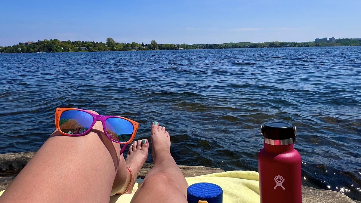 HeyItsMeMissJT's tweet photo. Work. Sprint home. Change. Find beach. #Priorities Easy. Breezy. Beautiful. #MadeForTheLake #RamseyLake #MyCardio #SummerPlans #Tan #JumpIn #Swim #Repeat #May #GeminiSeason #ThursdayVibes La vie est belle! #BeachLife ☀️🌊🏖️👙🩵♊️☀️ https://t.co/2NEnhfbahI