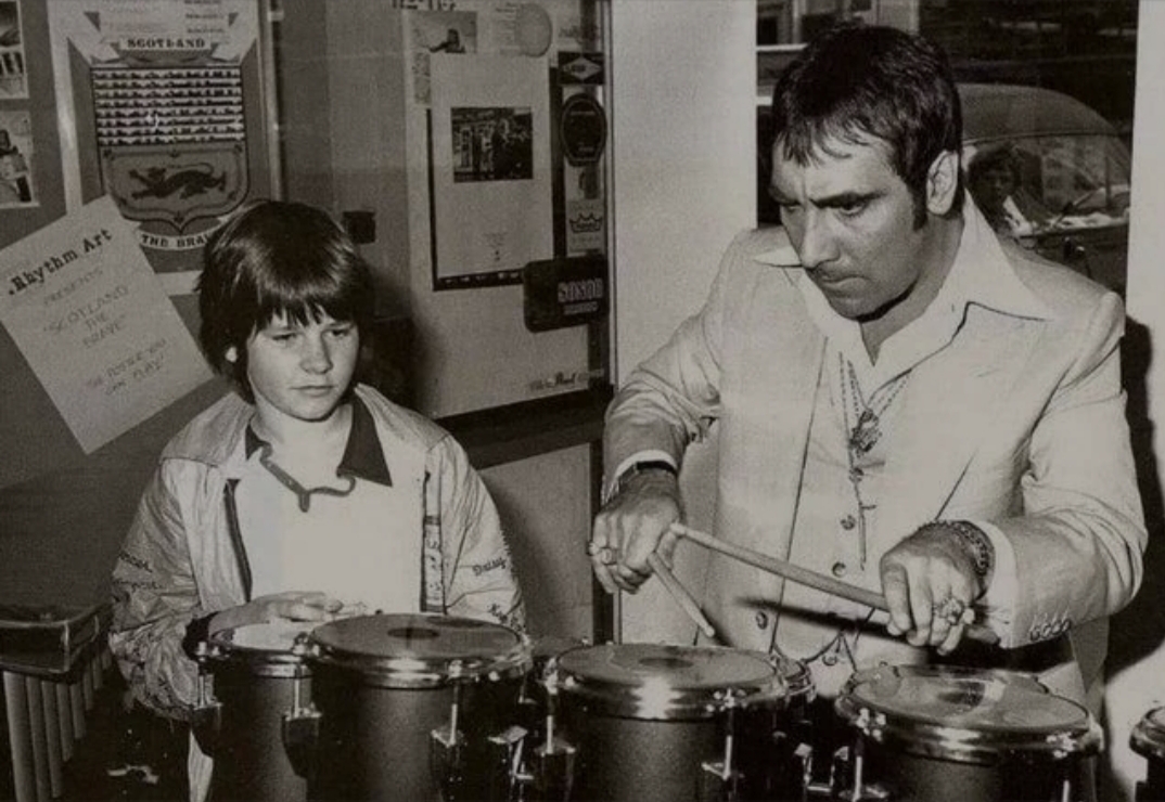 Zak Starkey (Ringo Starr's son) with Keith Moon...Ironically Zak plays drums for The Who. I bet Keith smiles down every time Zak takes the stage...❤️🥁 #ZakStarkey #KeithMoon #RingoStarr