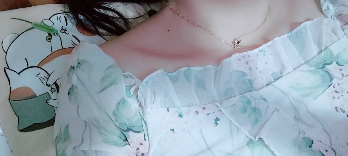 123xiaoling's tweet photo. 锁骨家人们 https://t.co/fOmhTj4rVj