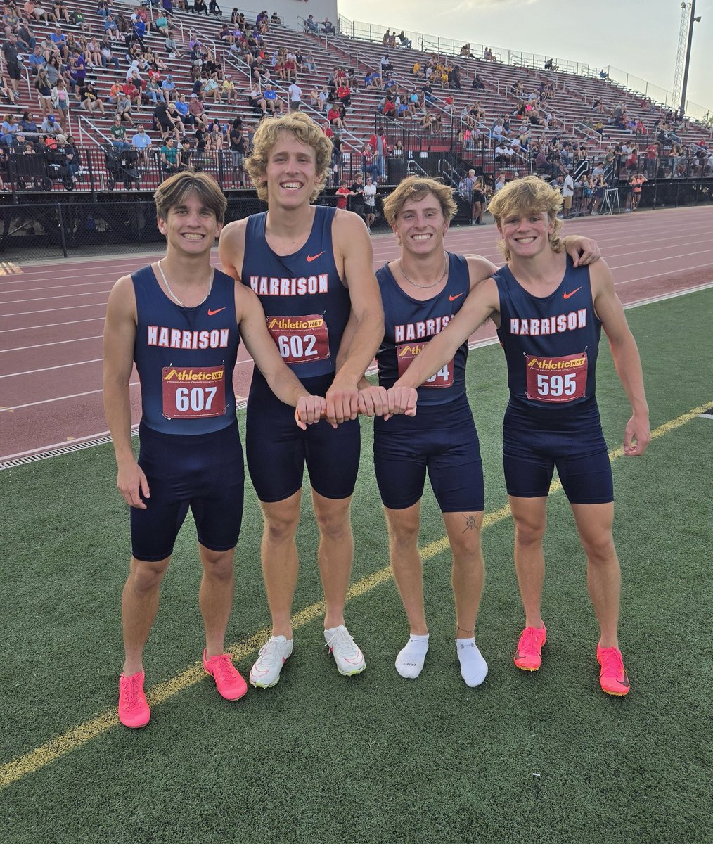 HHS_Sprinters's tweet photo. 🔥school record alert🔥

The 4x100 team of @KnoyCarter @JaceBarnett24 @Bennettmcrr @huber_finley set a new school record with a 41.53, placing 3rd in the regional and 👊 their 🎟  to state! Way to go Raiders! https://t.co/As3Lubn5fh