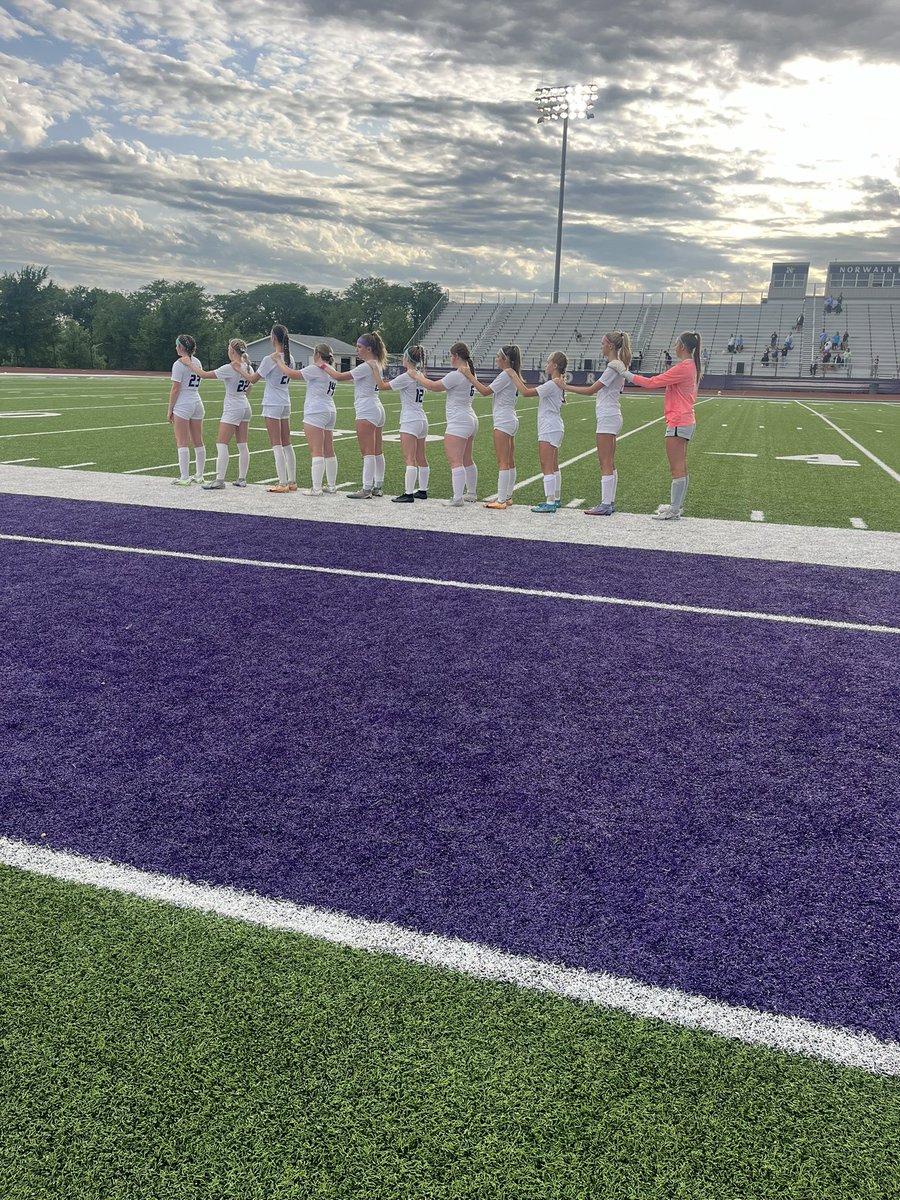 State trip on the line! Let’s go Titans!

🎥: fan.hudl.com/usa/ia/norwalk…