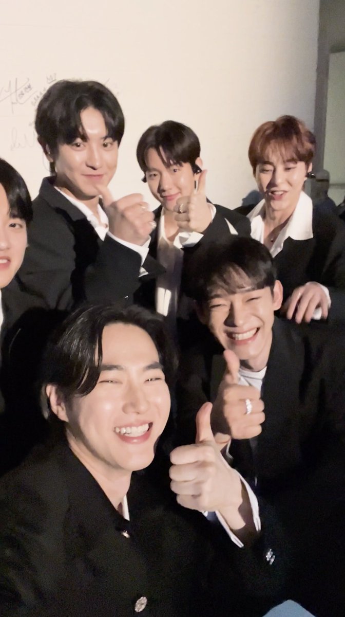 EXO GROUP UPDATE 🥹🫶 K-pop boy group na EXO, nag-post ng isang TikTok video kung saan ginawa nila ang new song challenge ng EXO leader na si Suho. 'We are ONE!👍 Say CHEESE! 🧀 ,' caption nito sa post. (TikTok/weareone.exo_official)