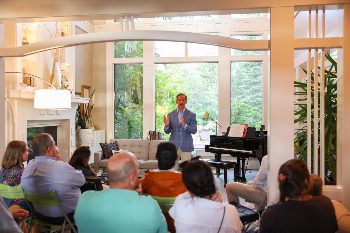 caselawrence's tweet photo. Excellent discussions last night at our cottage meeting. It’s inspiring to meet so many active members of our community here in district 3. Thank you to the Black family for hosting such a great event! #CaseForCongress https://t.co/UF1THpGG4J