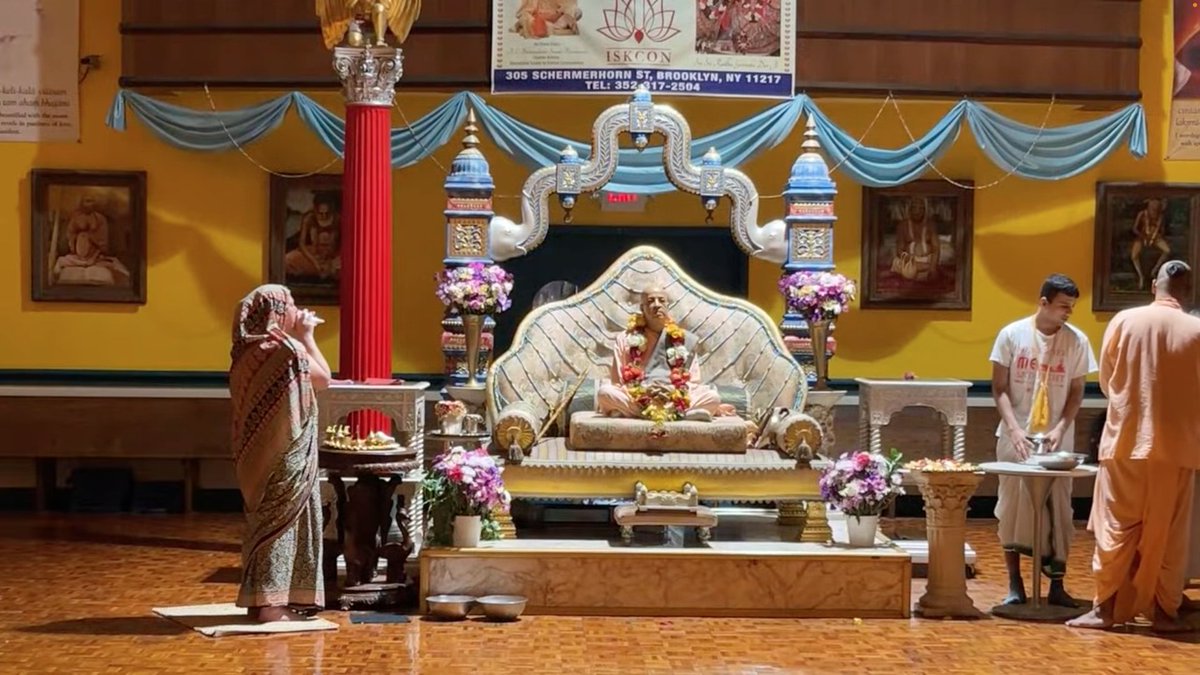 Sri Sri Radha Govinda Mandir (Hare Krishna Temple, Brooklyn, NYC) 🙏📿🕉️🌞❤️ Darśana-āratī & Guru-pūjā | May 23, 2024 youtube.com/live/7KDoTa01I… via @YouTube Staten Island Edition