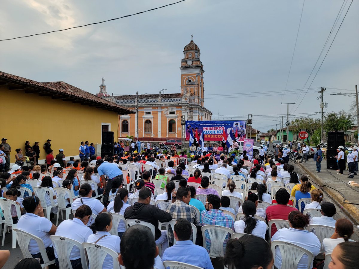 1/2 Autoridades de Gobierno presentaron la tarde de hoy en la ciudad de Granada la cartilla de primeros auxilios, donde dieron a conocer los logros y avances del Buen Gobierno Sandinista en temas de salud y atención a las familias ante las emergencia.