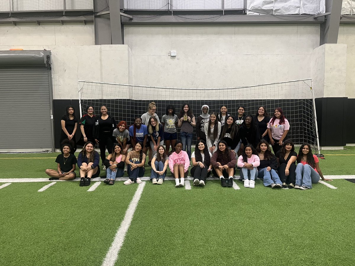 Congratulations to our senior Mia Palacios on being named Female Athlete of The Month. 🥳
Seguin Girls Soccer appreciates all of your hard work and positivity on and off the field, we will miss you! 🥹🐾💙
#classof2024 #seguinnation #Arlingtonisd