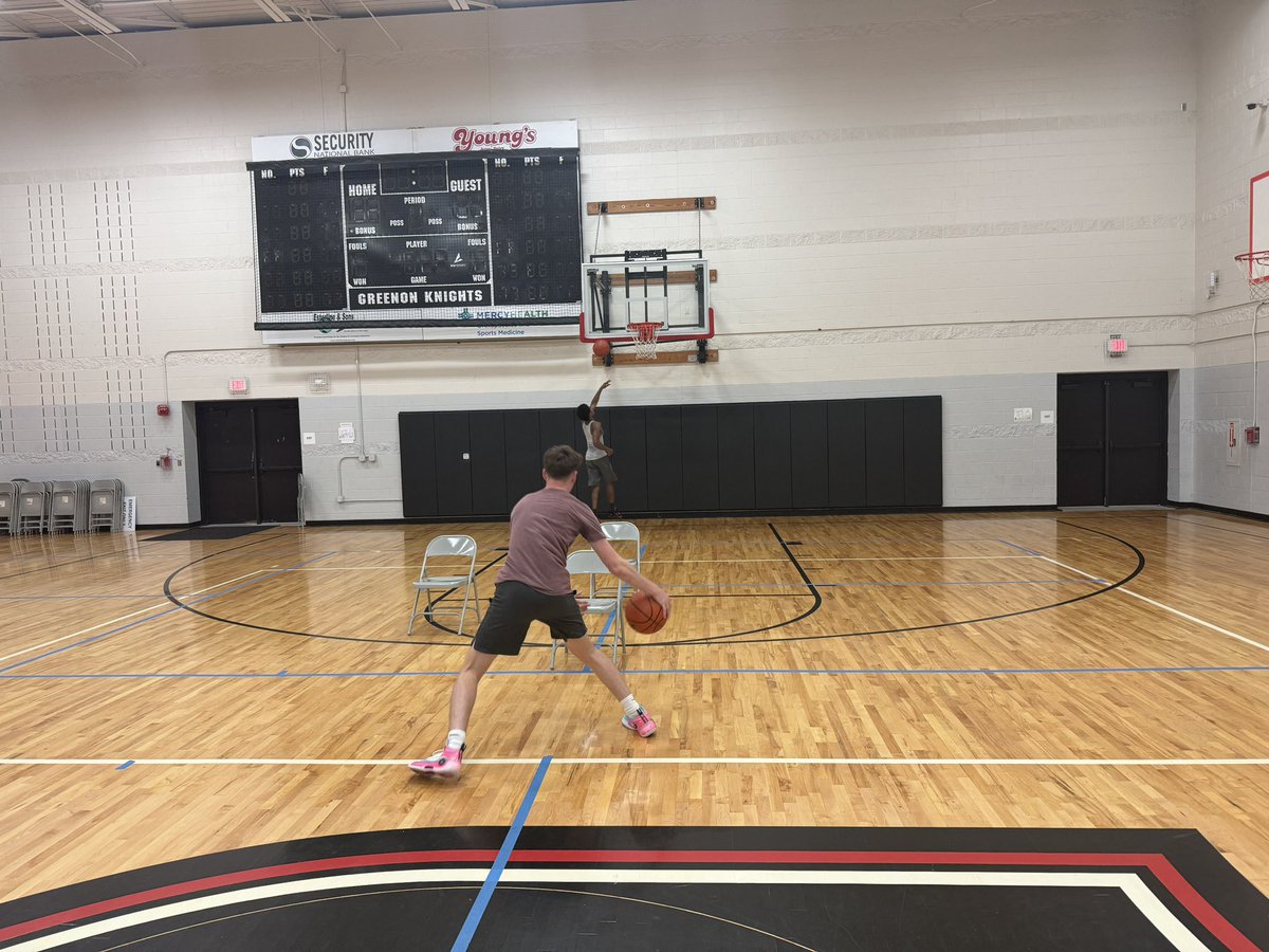 DevvinHartman's tweet image. Day after our first open gym, I walk through the gymnasium and see this. Some guys love the game; others are addicted! The secret's in the dirt #4to1 #ShieldsUp 🛡️