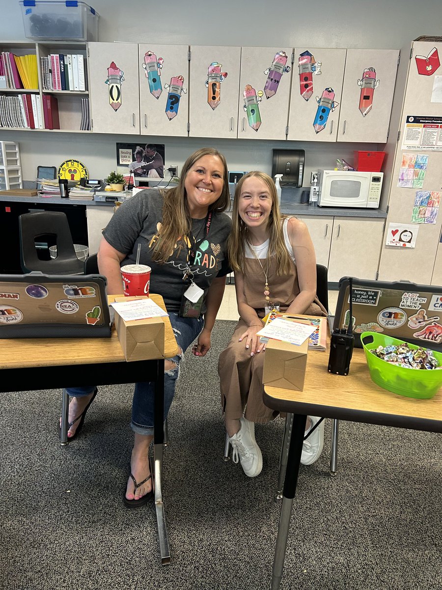 Jenny Collier (@mrs_collier_6) on Twitter photo <a href="/Nieman512/">Nieman Elementary</a> has lots to celebrate with their first year teachers!! #PrizePatrol on the roll! <a href="/Nieman512/">Nieman Elementary</a> has lots to celebrate with their first year teachers!! #PrizePatrol on the roll!