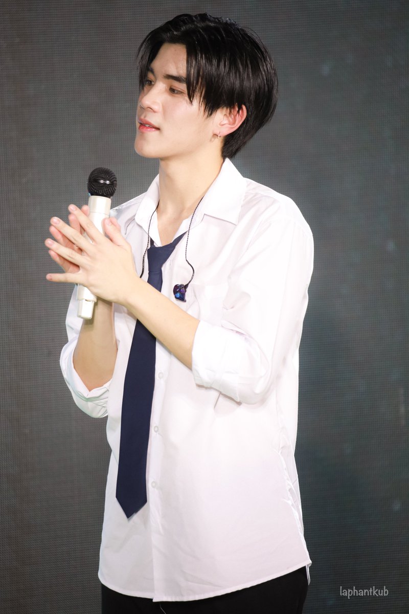 laphantkub's tweet photo. เห้อพี่สี่ หล่อวันหล่อคืน หล่อทุกเวลาจริงๆ @tawattannn 

#GFxOnlyAtGrab
#เจมโฟ้ดชวนชิมOnlyatGrab
#FourthNattawat https://t.co/v72epjSGip