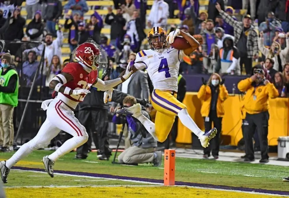The current expectation is that former LSU running back John Emery is going to end up at UCLA, sources tell @247sports.

The former five-star recruit accumulated totals of 1,062 rushing yards and 16 touchdowns during his time at LSU.

247sports.com/college/ucla/b…