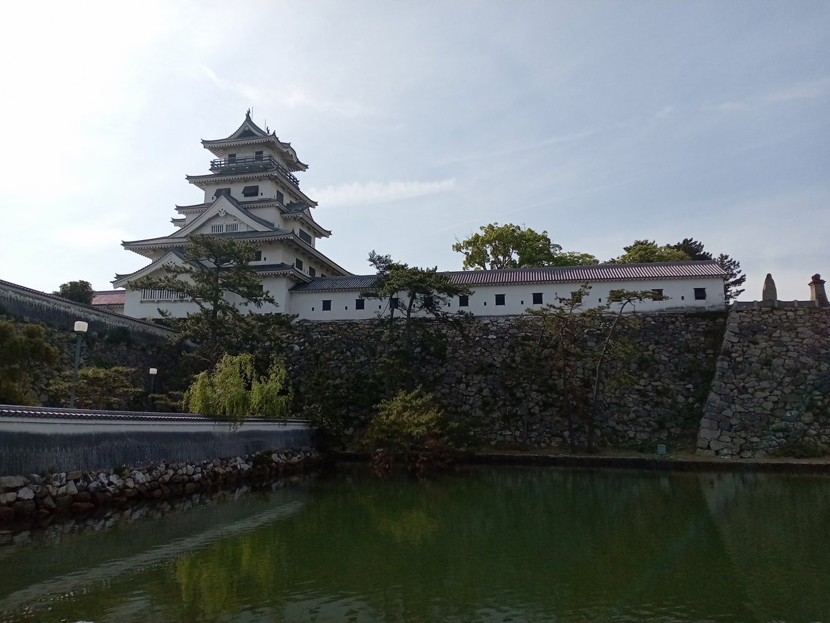 おはようございます☀
本日は、ここ今治でも気温25度を超える夏日となる予報が出ています。
暑さには気をつけてご来城ください👒