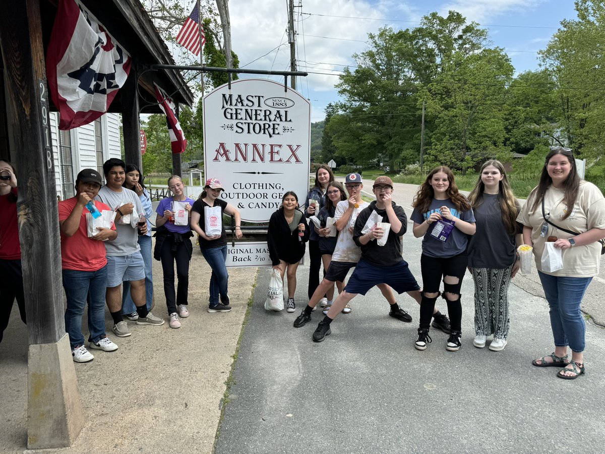 Ms. Lyons tweet media