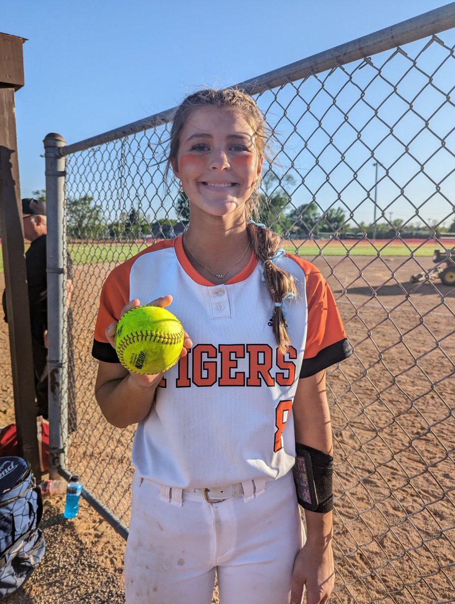 FHS Softball (@tigersoftball19) on Twitter photo Tigers eliminate Lkvl South, 11-1! Johannsen has a 2 run homer in the 4th and went 2-3, 2 RBIs! McMahon 2-4 with 4 RBIs! Hughes and Goring also 2-3. Schweich with the W in the circle. Tigers return to Austin on Tuesday, game at 4 pm! Go Tigers! <a href="/tigerfarmington/">Farmington Tigers</a> Tigers eliminate Lkvl South, 11-1! Johannsen has a 2 run homer in the 4th and went 2-3, 2 RBIs! McMahon 2-4 with 4 RBIs! Hughes and Goring also 2-3. Schweich with the W in the circle. Tigers return to Austin on Tuesday, game at 4 pm! Go Tigers! <a href="/tigerfarmington/">Farmington Tigers</a>