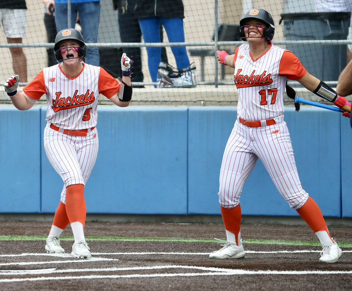 IT’S YEEHAW SOFTBALL YALL 🤠 
#JFND #UILPlayoffs | @RHSJacketSB