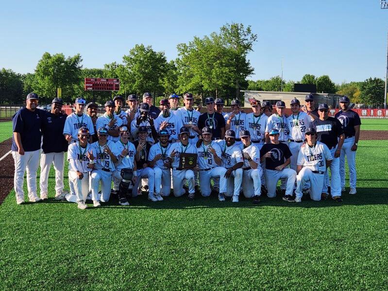 THS_Baseball21's tweet photo. DISTRICT CHAMPIONS!!!!!!! Lucas Tinter stud in the mound!  Big hits by our seniors to take the lead in the bottom of the 6th
@lucas_tinter CG 7IP 3H 3BB 5K’S WIN
@JoshStalnaker4 2-3 3B 2RBI R
@KrisKimmel3 1-3 RBI
@Bobby_00006 1-2
@JadenDye2024 1-2 R
@Jack_Phillips27 1-3 R https://t.co/vT62ujrJhQ