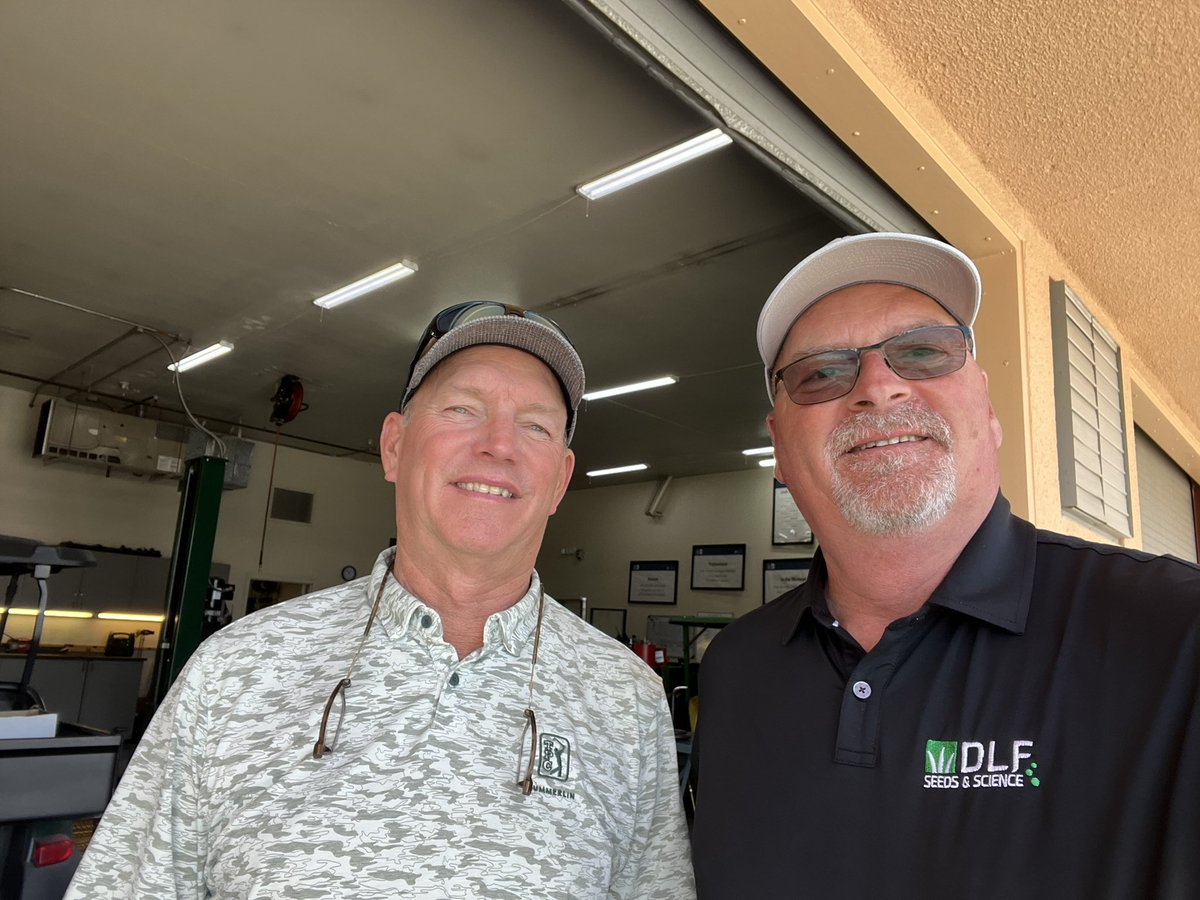 The SuperBents Revolution made a stop at TPC Summerlin and got to spend some time with Dale Hahn and @TurfLukeWKU looking at their Dominator greens. Impressive work gentlemen ! Can’t wait for the next visit