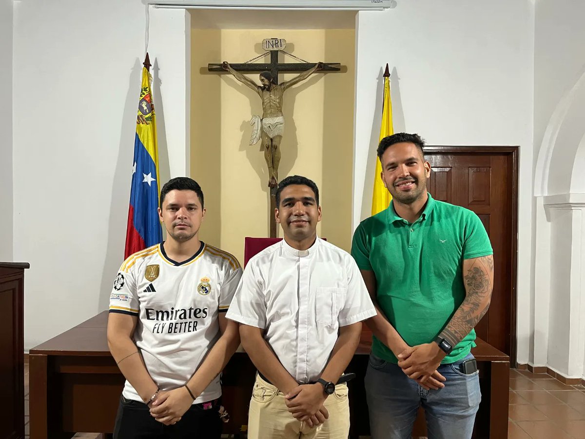RedJovenVzla's tweet photo. ¡Vienen buenas noticias! 

El equipo de la Red Joven Venezuela sede Cojedes, este 20 de mayo, estuvo reunido con el párroco Enrique Loreto, quien lleva la parroquia Nuestra Señora del Carmen, ubicada en la zona sur del municipio San Carlos.

En la reunión se logró conversar sobre las actividades que realiza la red, generar redes de comunicación y cooperación junto a la iglesia católica y además, generar un impacto positivo en zonas vulnerables de nuestro municipio en el que se puedan elevar distintos liderazgos comunitarios a través de la formación y acciones comunitarias que ayuden a solucionar pequeñas problemáticas en las comunidades.

@honeggermolina @moisesevillegas @Pedrodiazpj