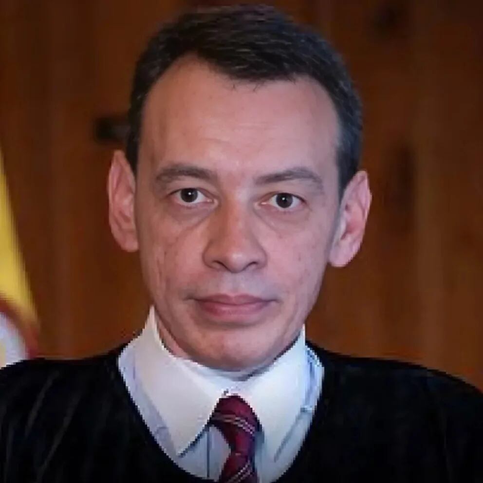 Melquisedec70's tweet photo. Atención. El magistrado de la @CorteSupremaJ Francisco Farfán, que tiene a cargo la #SneyderPolítica es investigado a su vez en la Comisión de Acusaciones que preside @wmanzur - 
Manzur "se vendió", dijo hoy Olmedo López.
Farfán es investigado por el escándalo de la libertad de la matrona Cielo Gnecco.