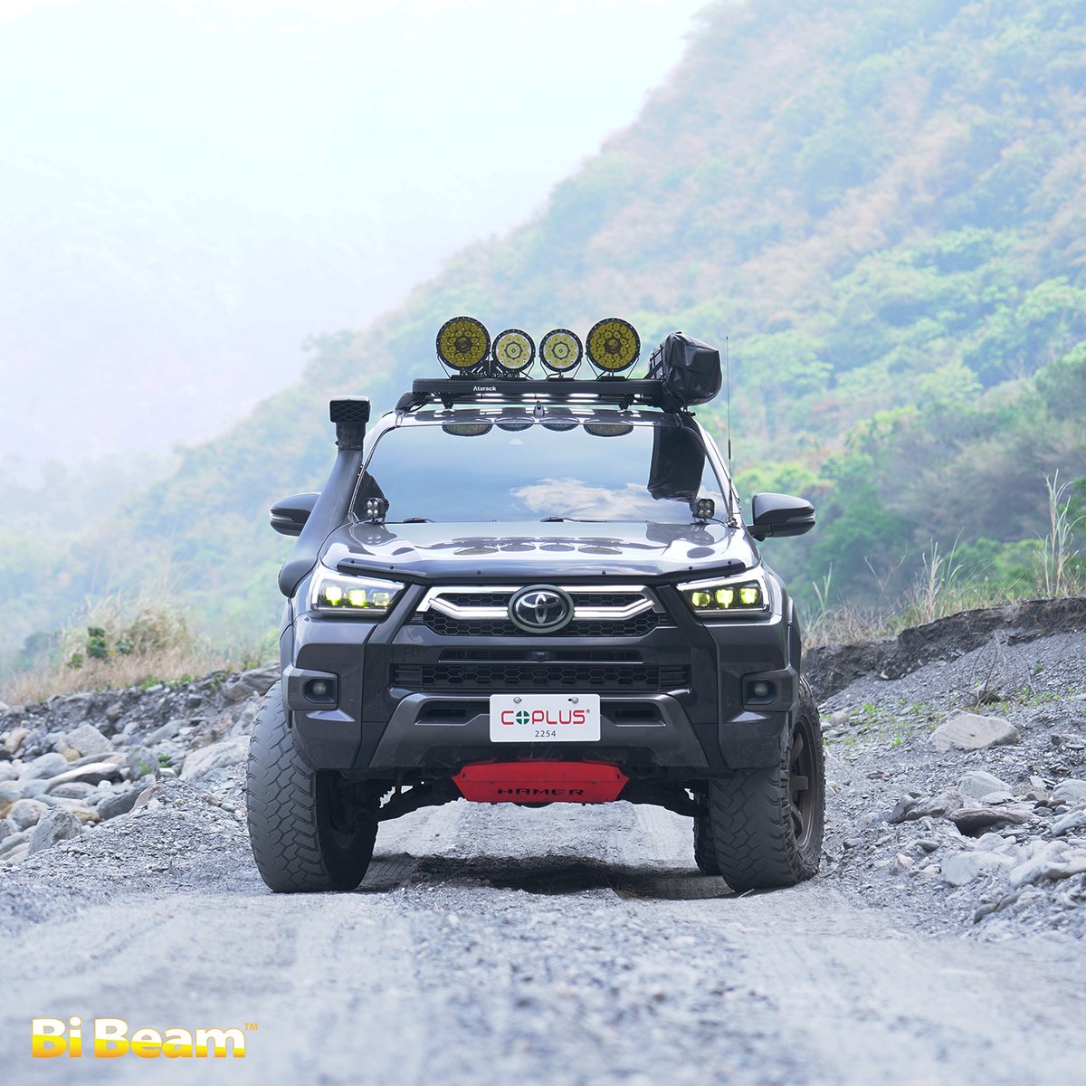 Experience the difference the right lighting can make. 
　　
Our new hilux headlights are equipped with COPLUS's exclusive Bi-Beam technology, allowing seamless switching between white and yellow light.

#toyota #offroad #pickup #toyotapickup  #COPLUS #headlight #grille