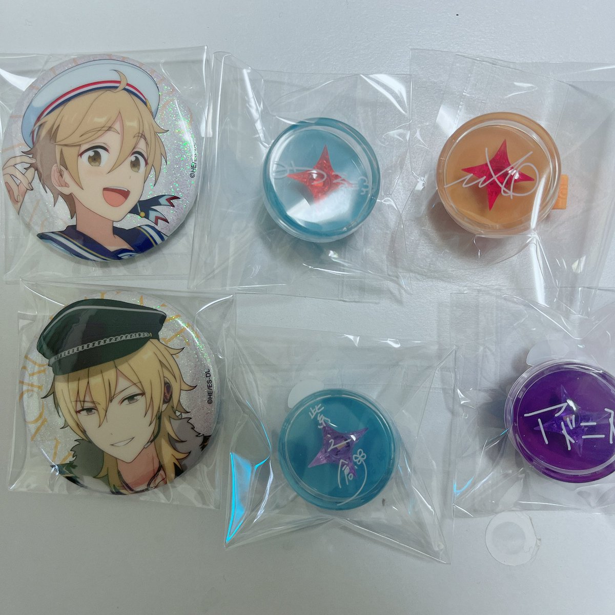sorrn63's tweet photo. 【交換】あんスタ スタライ 8th リングライト リンライ  缶バッジ

譲：缶バッジ➡️友也、薫
　　リンライ➡️真緒、光、創、アドニス 
求：スバル

本日24日、幕張現地手渡しのみ https://t.co/UaCzzwrTvR