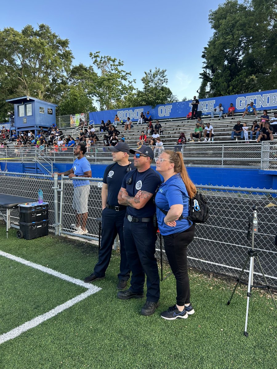 Thank you Shea and our JFRD 🚑for covering tonight’s spring football 🏈game at @RHSGenerals We are so appreciative of your hard work @DuvalSchools