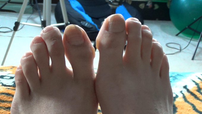 Admire the gorgeous soles and toes of Gemma Berrycloth (5'7", size 7.5).  I was introduced to her by