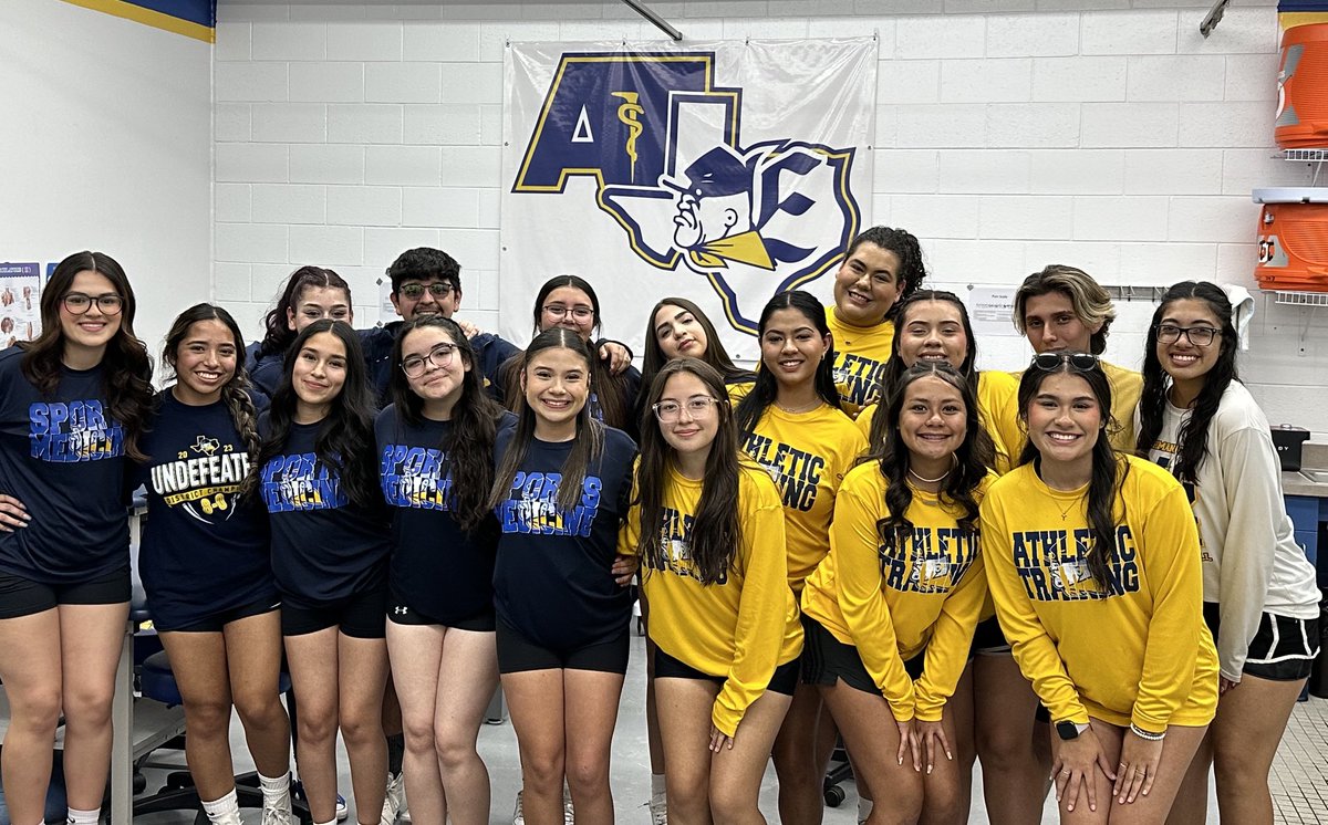 We are ready for blue and gold game! Go TROOP! 👏⁦<a href="/trooperatc/">Jessica Farris MS, ATC, LAT</a>⁩ ⁦<a href="/EastwoodSports/">Eastwood Performance & Athletics Network</a>⁩