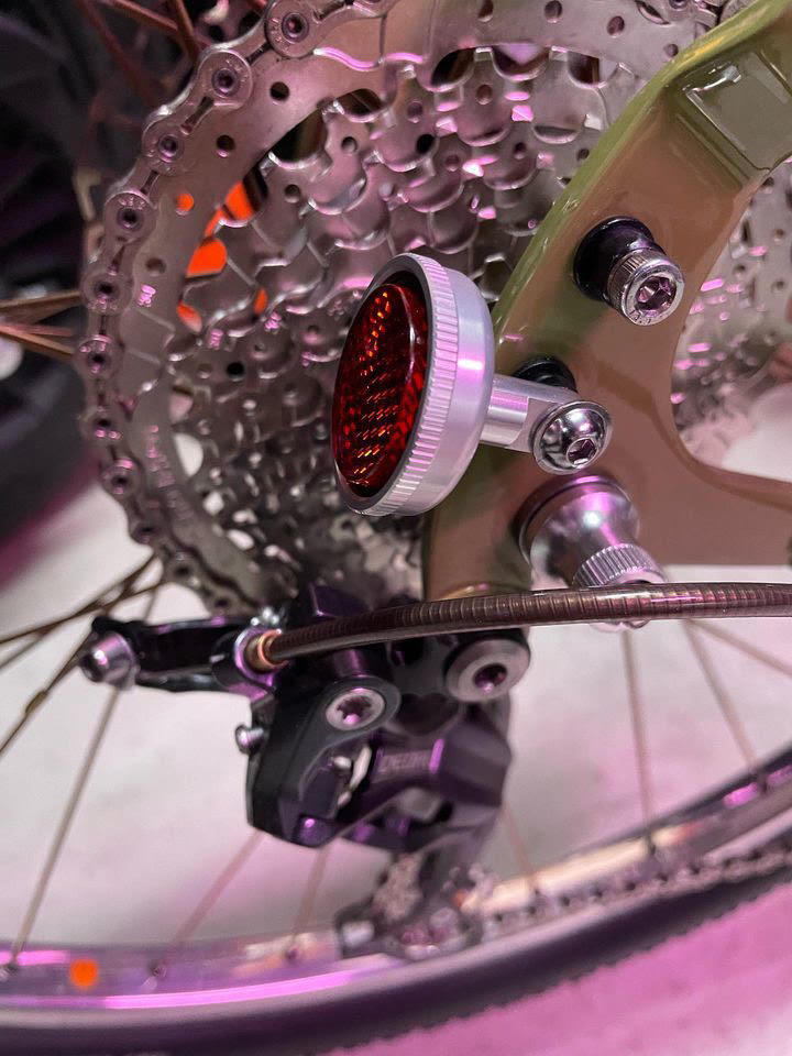 kileyjapan's tweet image. MIYATA FREEDOM+
×
LM-019 コインリフレクター シルバー

グラベルロードバイクのフリーダムプラス。ダボ穴多めのグラベル車ではコインリフレクターも気軽に取付可能、活用しやすいですね。

ご提供元：FERGIE CYCLE 様
#miyata