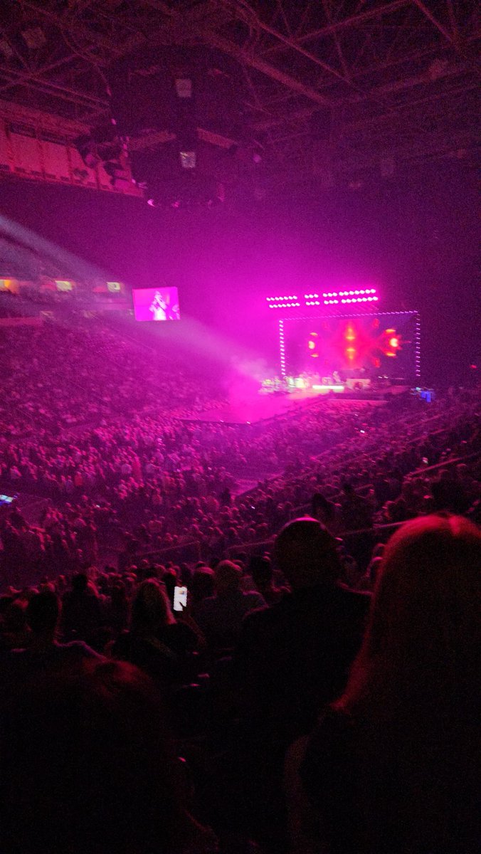 JefRef's tweet image. Earth Wind and Fire and The GOAT---Lionel Ritchie....just missing my 70s Afro