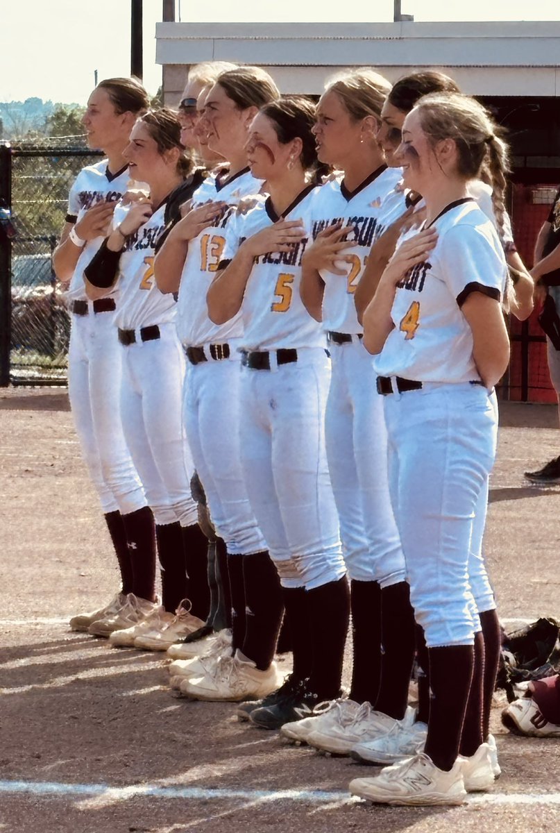 Perfect song lyrics for regional finals: “ Whatever tomorrow brings, I’ll be there with open arms and open eyes” - from ‘Drive’ by Incubus Heart is full of joy + love for this team! #WJSoftball #LetsBeLegendary