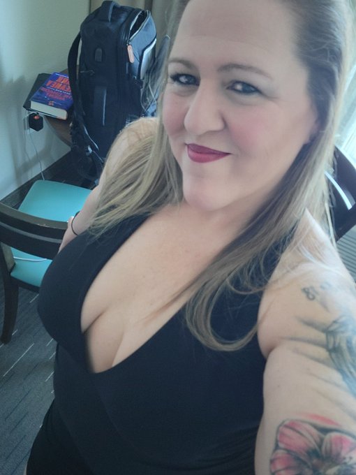 Date night and I'm dessert 😜 https://t.co/WjYuw1w9z9<a href="/tag/mvsales"class="tags"><span>#mvsales</span></a>