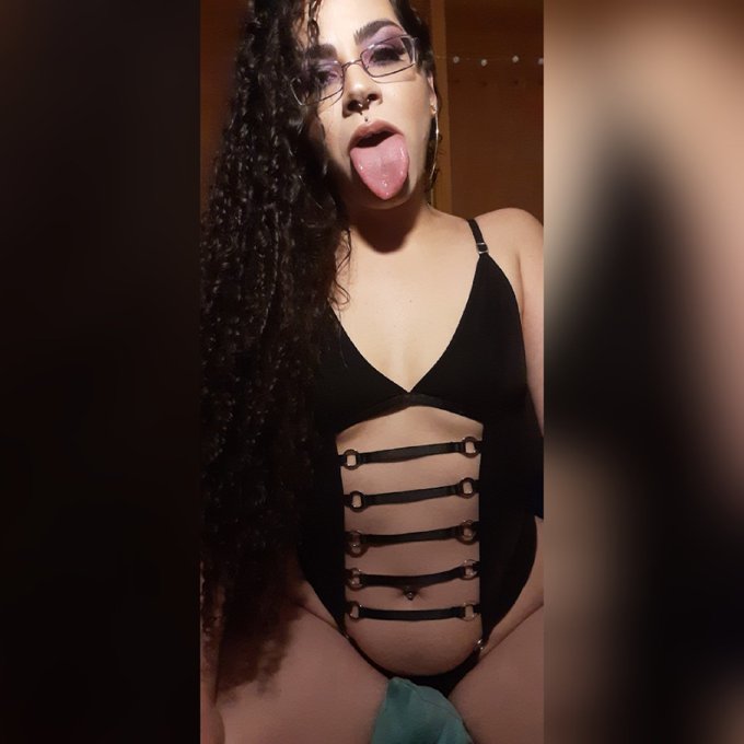 Video calls on Snapchat Now  https://t.co/fvBHEDcKIB  Follow me @JesMarie420VIP https://t.co/pRf2Xm5