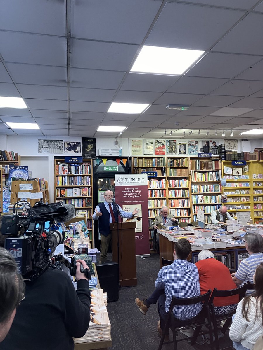 Congratulations ⁦to the Tunney Song Tradition Trust on the launch in ⁦@ByrnesBooks⁩ of a new edition of Paddy Tunney’s classic, ‘The Stone Fiddle: My Way to Traditional Song’⁩, with an ‘Introduction’ by ⁦@ATU_GalwayCity⁩ Heritage Lecturer @JJTunney⁩ 📖🎶🎉