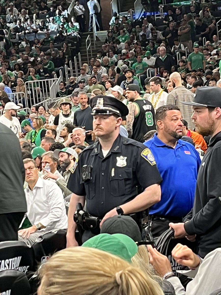 Wtf?!?!? <a href="/FeitsBarstool/">feitelberg</a> <a href="/KFCBarstool/">KFC</a> <a href="/KFCradio/">KFC Radio</a>