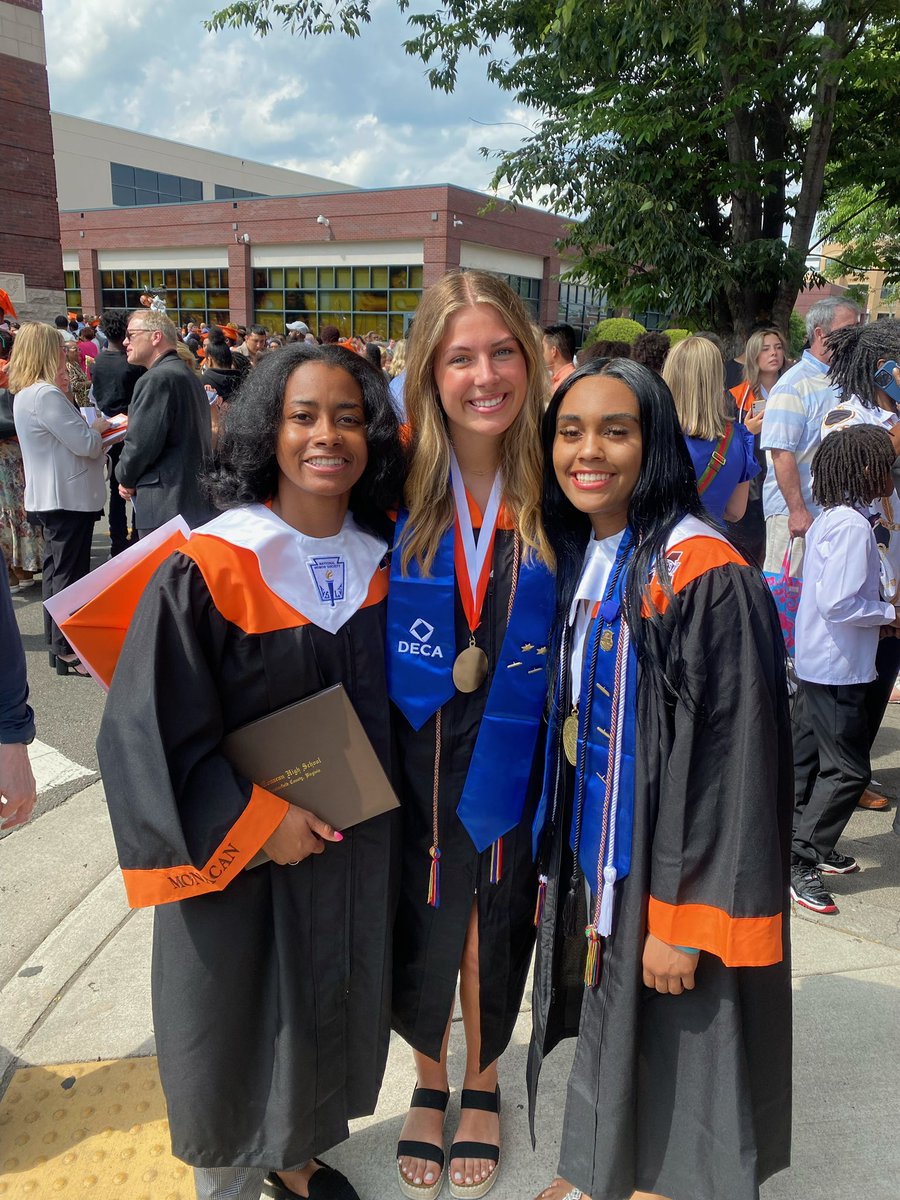 MonacanGBB's tweet photo. 🎓CLASS OF 2024🎓

Happy Graduation Day ladies! Best wishes to this special class! 🏀🧡

#ChiefPride #rvaW #OnceAChiefAlwaysAChief https://t.co/I8LVcFXMnZ