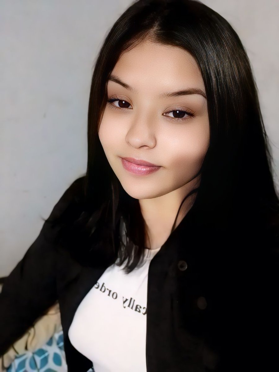 Es increible lo perfecta q es mi mujer,que hermosa q es😍...tanto q sus ojos conbinan con su cabello q diosaaaa por diosss😍😍😍😍