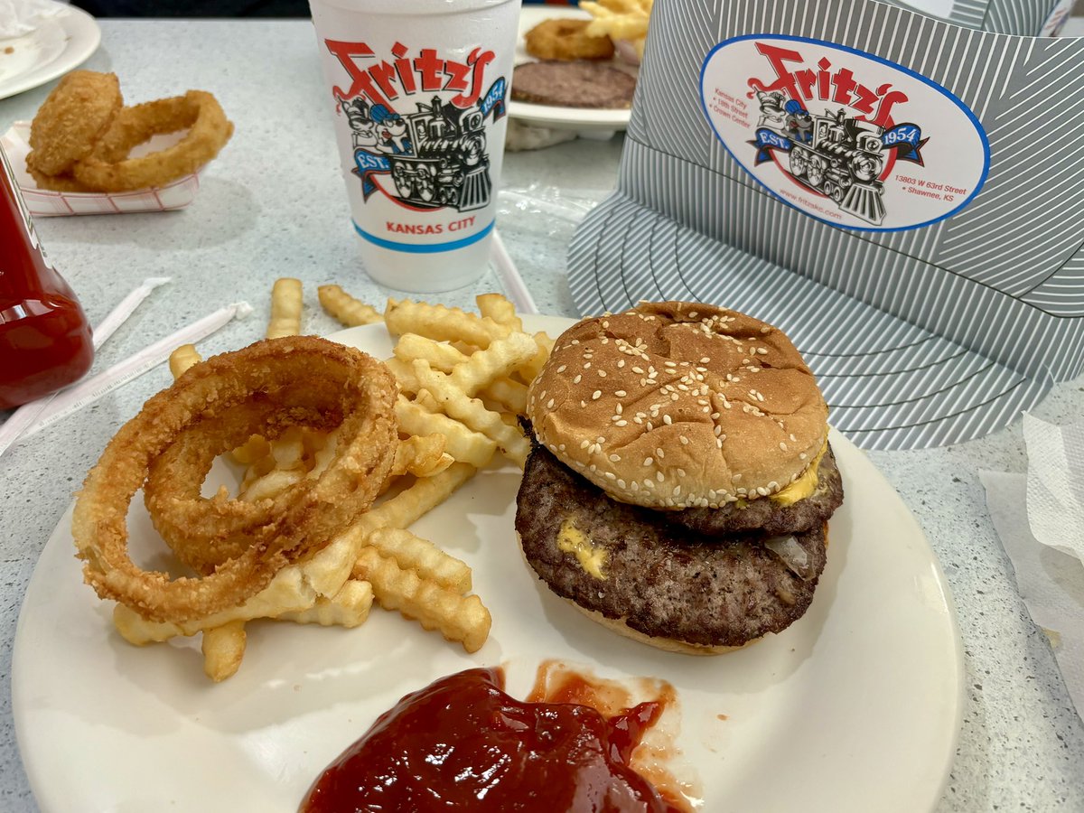 CMoneyKS's tweet image. You can always score grandpa points taking the kiddos to #FritzsRailroadRestaurant #ShawneeKS #GrandpaLife #Trains #DoubleCheeseburger #OnionRings