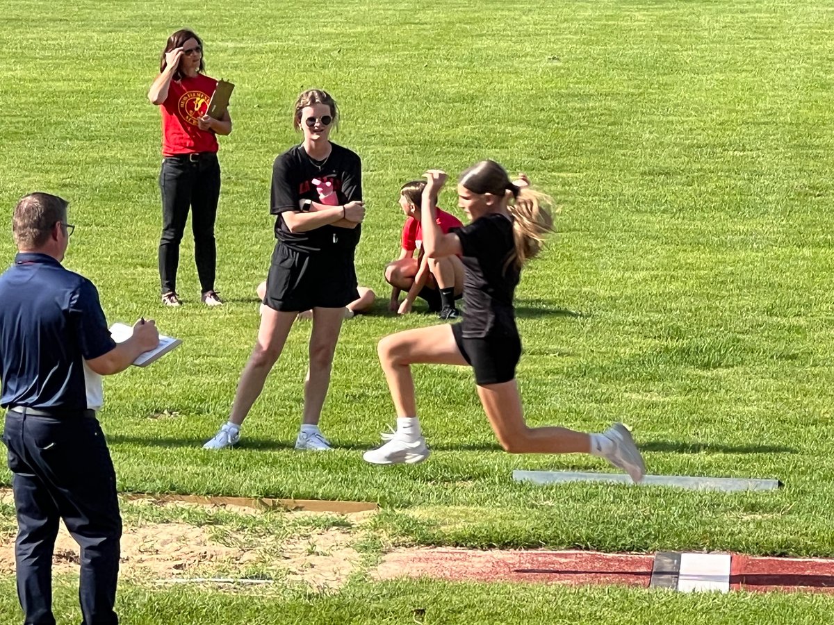 NicoleJodway's tweet photo. Lola Jodway 😎
1st Place 600m 2.08 *New SCM Girls Record Holder!
2nd Place Long Jump
12-07
SCM All-City Elementary Track Meet 5/22/24 https://t.co/0fkCg0h80n