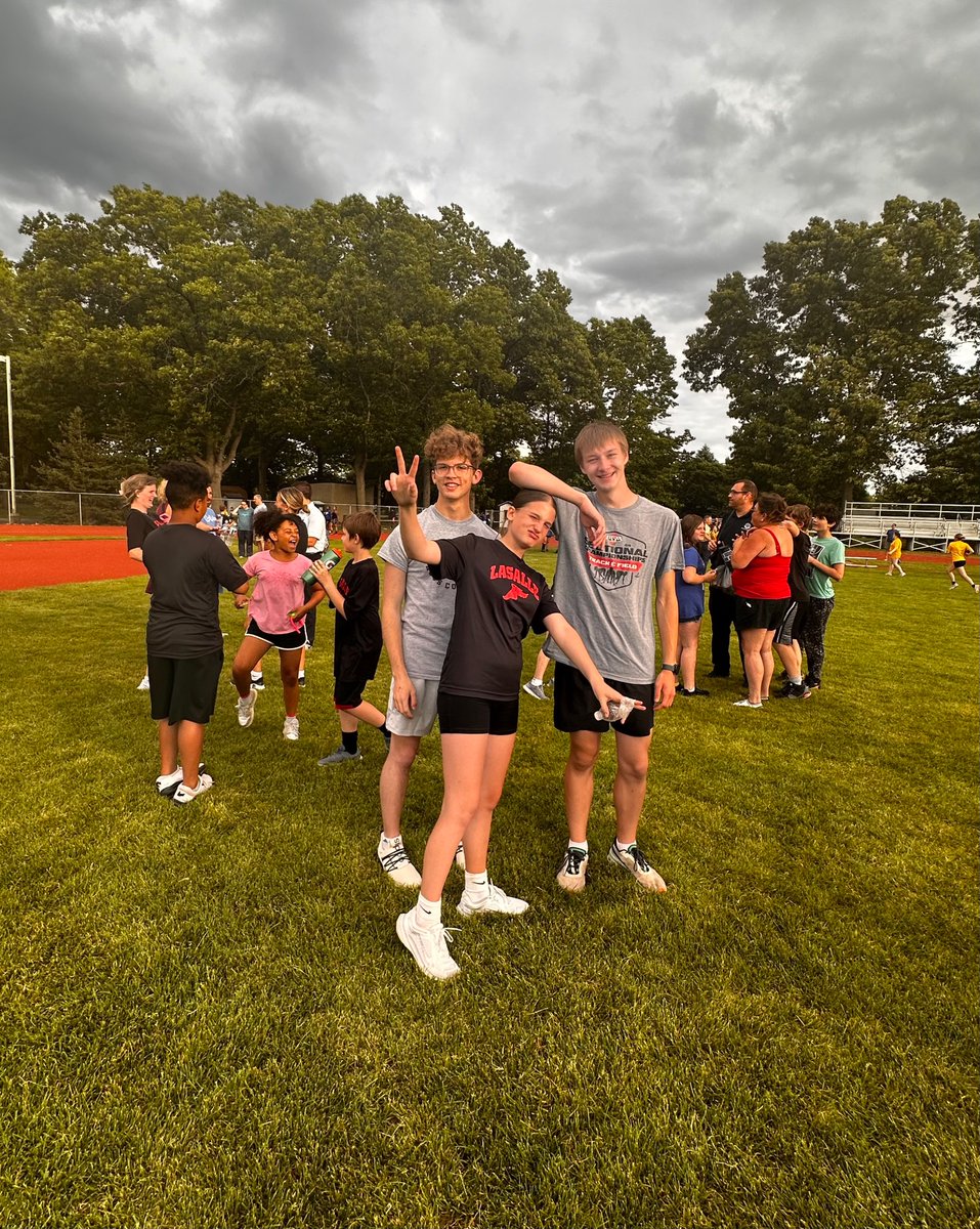 NicoleJodway's tweet photo. Lola Jodway 😎
1st Place 600m 2.08 *New SCM Girls Record Holder!
2nd Place Long Jump
12-07
SCM All-City Elementary Track Meet 5/22/24 https://t.co/0fkCg0h80n