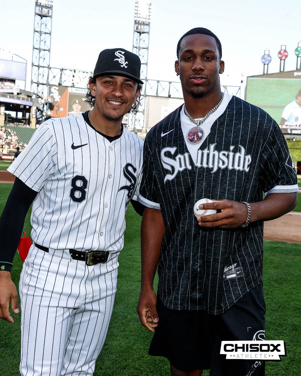 .@IlliniFootball WR & CHISOX Athlete, Malik Elzy, joined us for a ceremonial first pitch in honor of Illini Night!