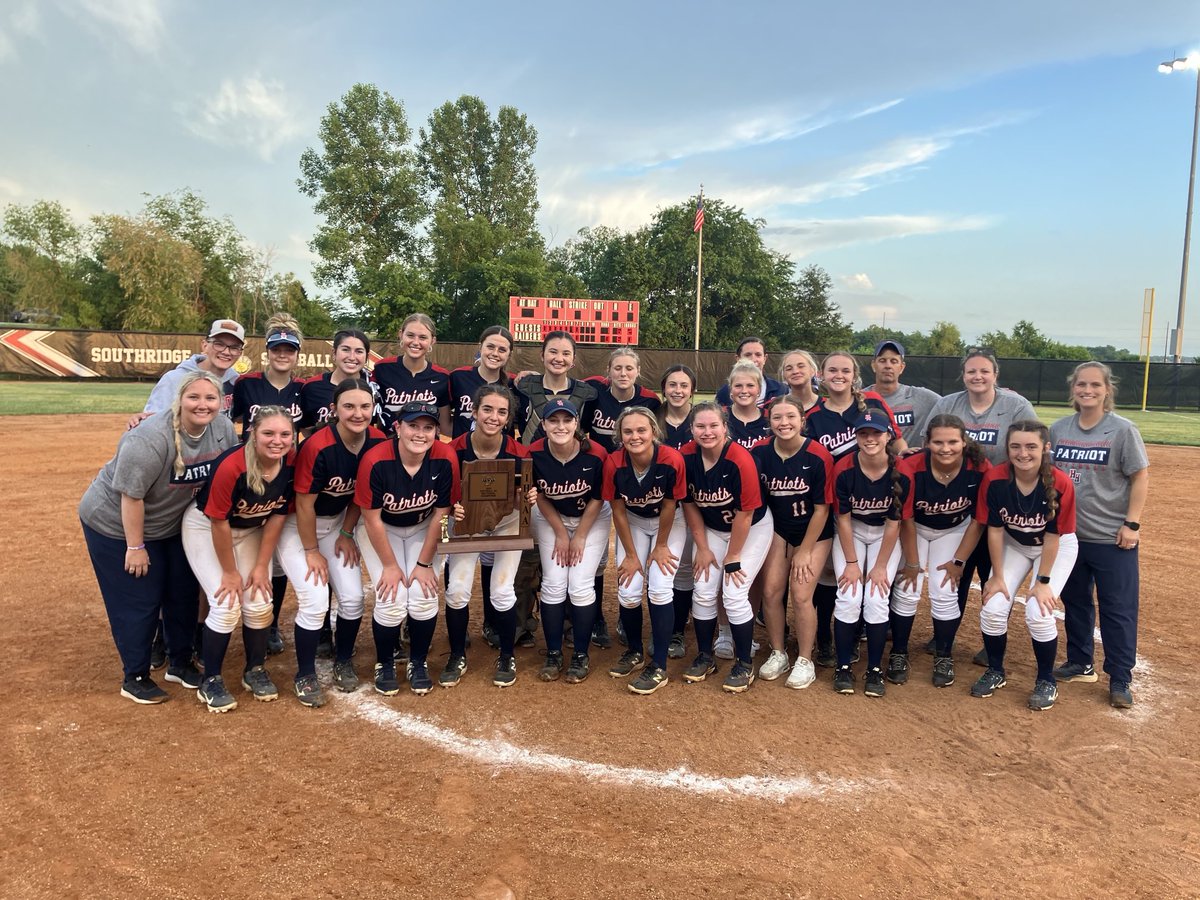 hhpatriots's tweet photo. Sectional Champions! https://t.co/9lhbMxMs0f