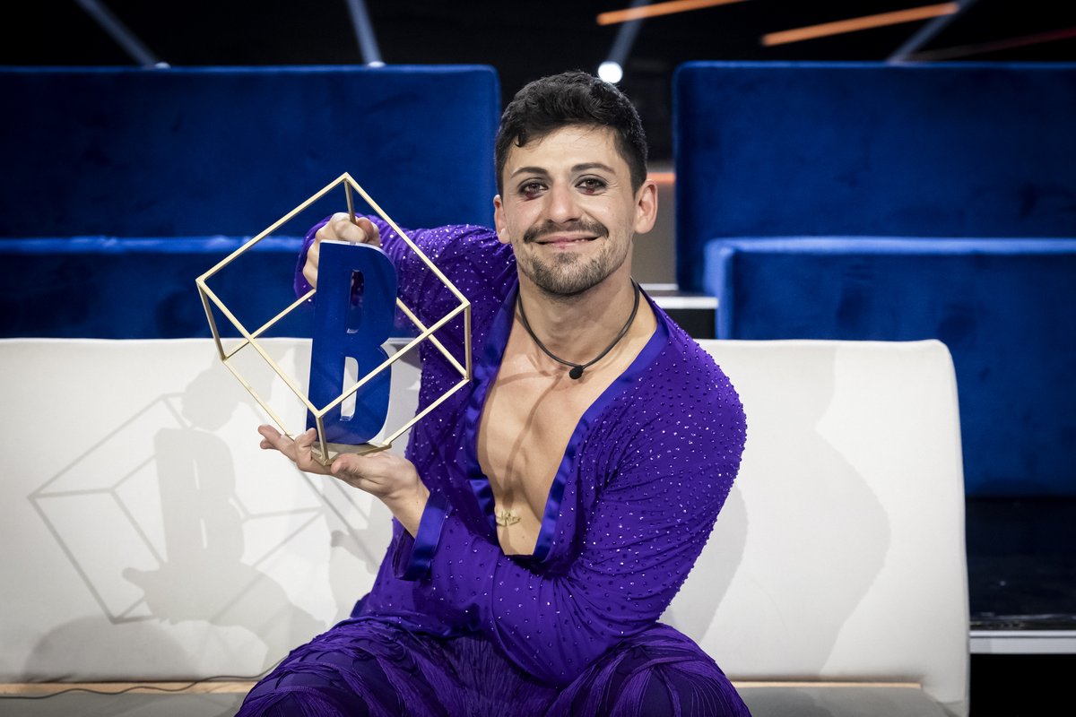 ¡Santiago Granizal se proclama ganador de #BailaComoPuedas! Gracias por tu entrega, tu esfuerzo, y tu trabajo incansable, eres enorme ❤️‍🩹 A ti también, Alba, sigue aprendiendo y creciendo, ha sido todo un regalo conocerte 💫 ¡Os queremos, chicos!