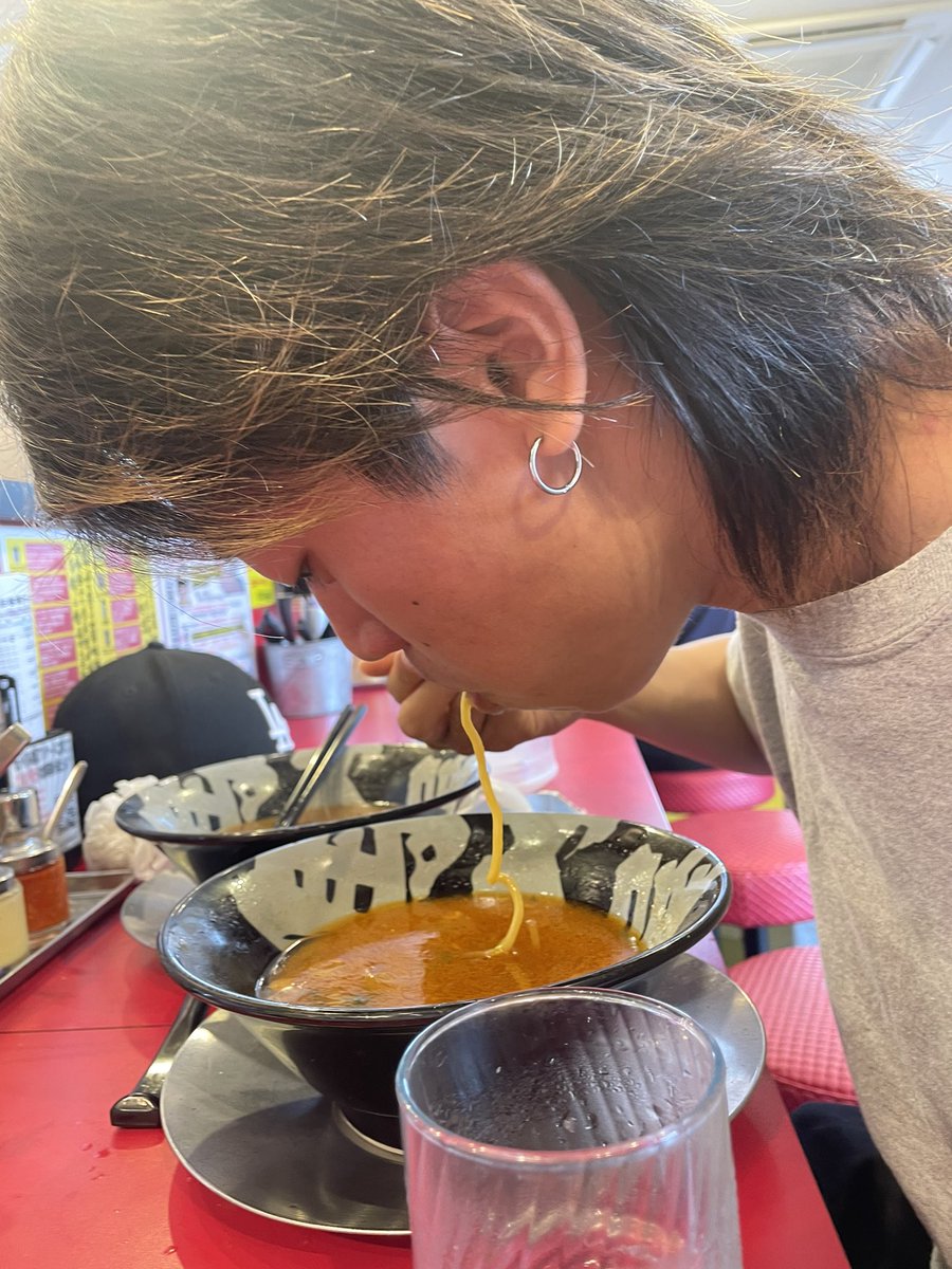 tabunrachan's tweet photo. 仕事で嫌なことがあって辛かった日、たまたま病院で仕事が休みだった彼氏がお昼一緒食べてくれた
前日に「一人で何食べよ〜」「ランチいこうかな〜」「病院終わったらゲームしよ〜」って楽しそうに話してたのに、私に時間使ってくれた
たった一時間でも、されど一時間
ありがとう https://t.co/Ut0szvi7OD