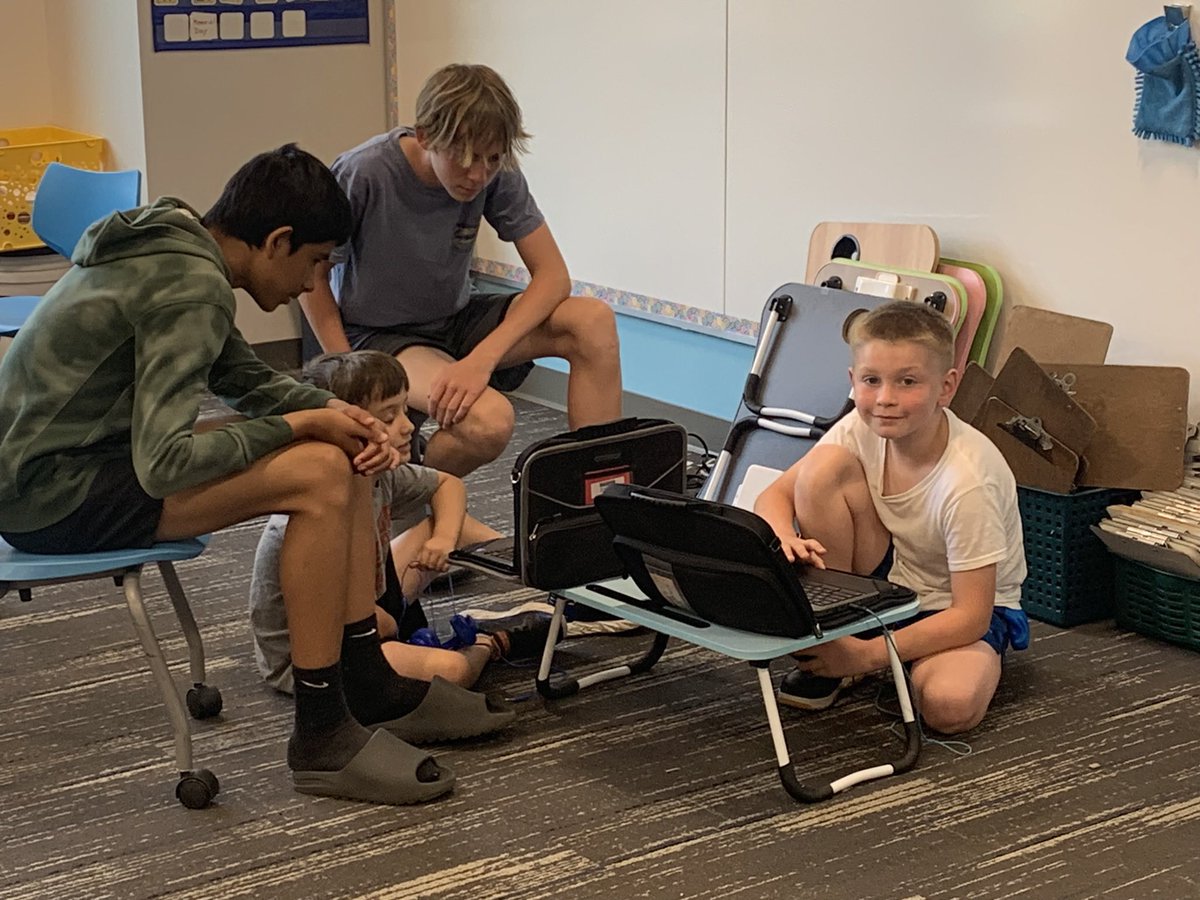 MrsDoveTES's tweet photo. Thanks @tms_staszak @verronaTMS &amp; @annhagedorn for bringing over your 8th graders to hear our 2nd grade elephant research projects! https://t.co/AFx8HLDJFV