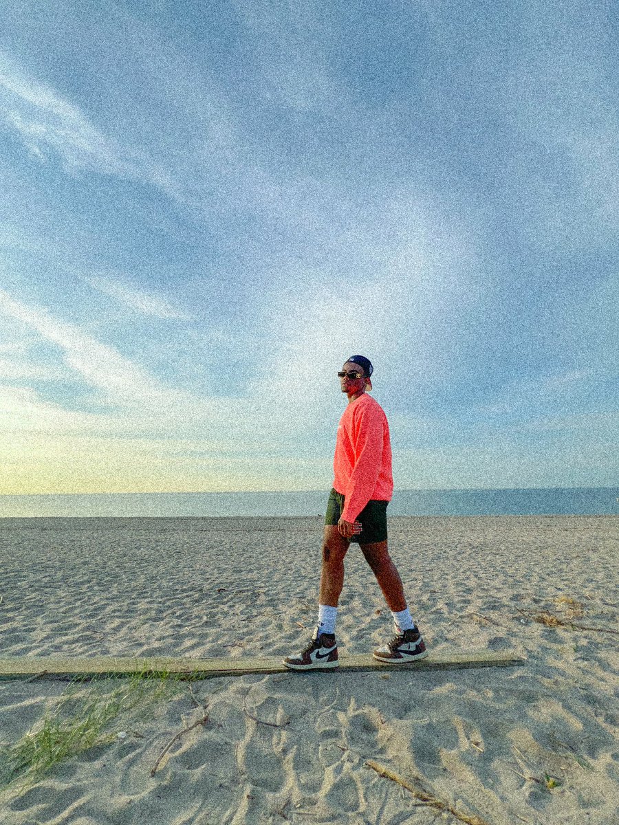 skurtangle's tweet image. “A four letter word used to describe a distinctive atmosphere surrounding a given source.”