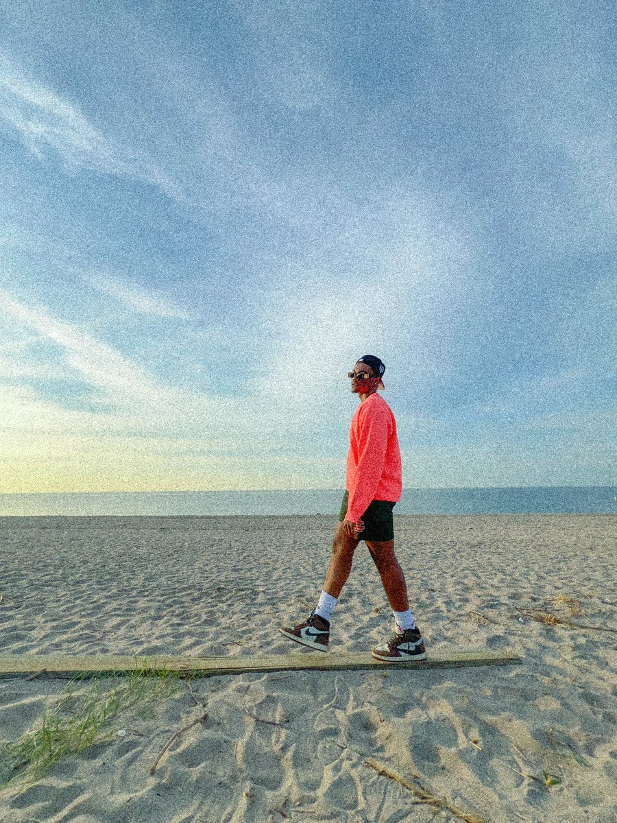 skurtangle's tweet image. “A four letter word used to describe a distinctive atmosphere surrounding a given source.”