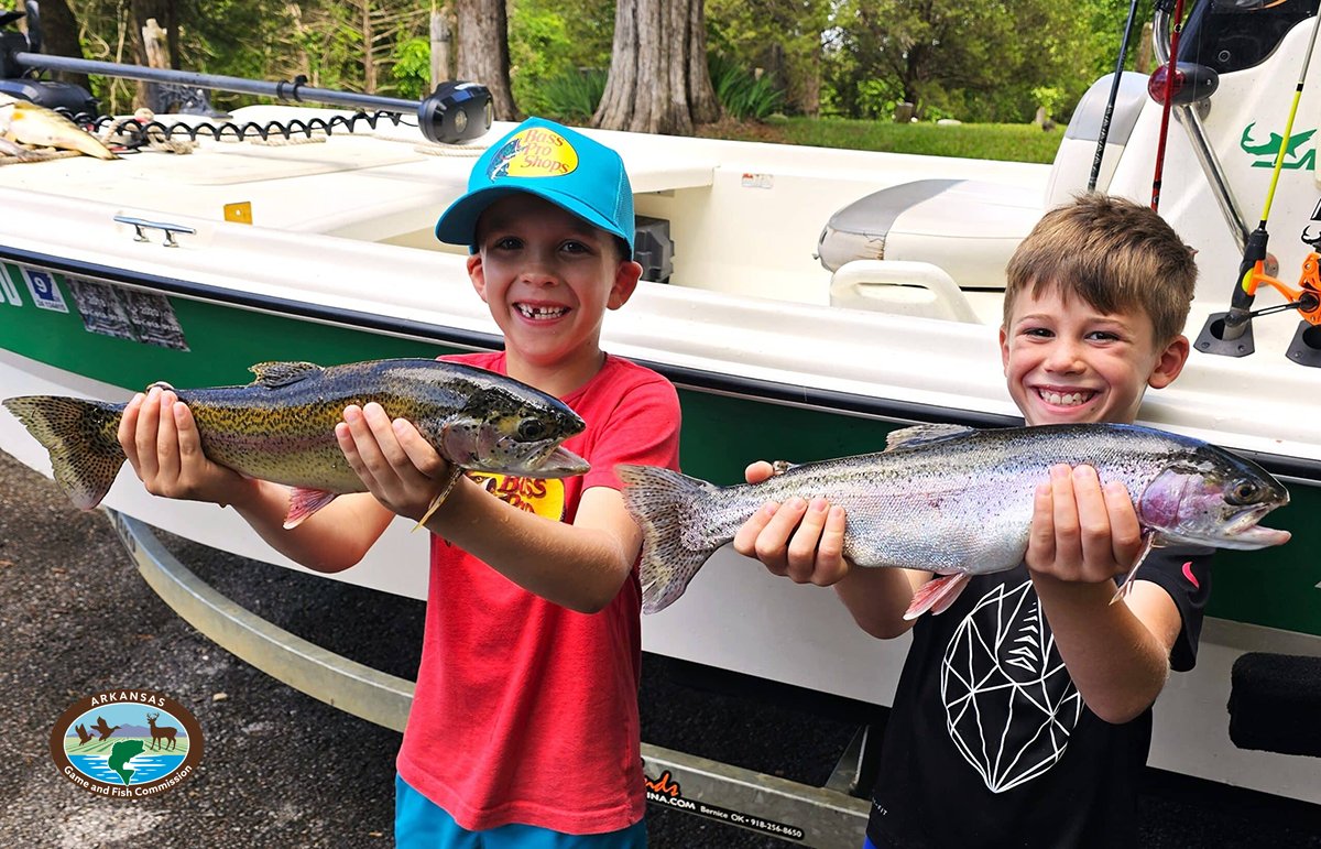 Arkansas Wildlife Weekly Fishing Report May 23, 2024 🎣 bit.ly/3yzU372 A couple of youngsters from Siloam Springs who were fishing recently on the Beaver Lake tailwater in Northwest Arkansas show off the first fish either has ever caught, two impressive rainbows.
