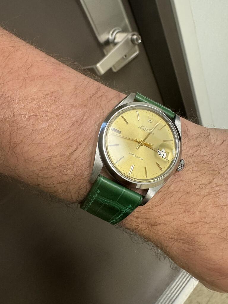 james pinckard (Verified Customer)
From: Houston, US 🇺🇸
Green alligator strap!
The strap is beautiful , amazing quality and have gotten so many compliments !
Via @judgedotme
#handdn #leatherstrap #watchstrap 
handdn.com/product/bespok…