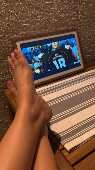 Watching the longest yard&hellip; I&rsquo;d love to meet two people in this movie.. can you guess who? https://t.<a href="/tag/love"class="tags"><span>#love</span></a><a href="/tag/nike"class="tags"><span>#nike</span></a><a href="/tag/sundayfunday"class="tags"><span>#sundayfunday</span></a><a href="/tag/vintage_treasures"class="tags"><span>#vintage_treasures</span></a>